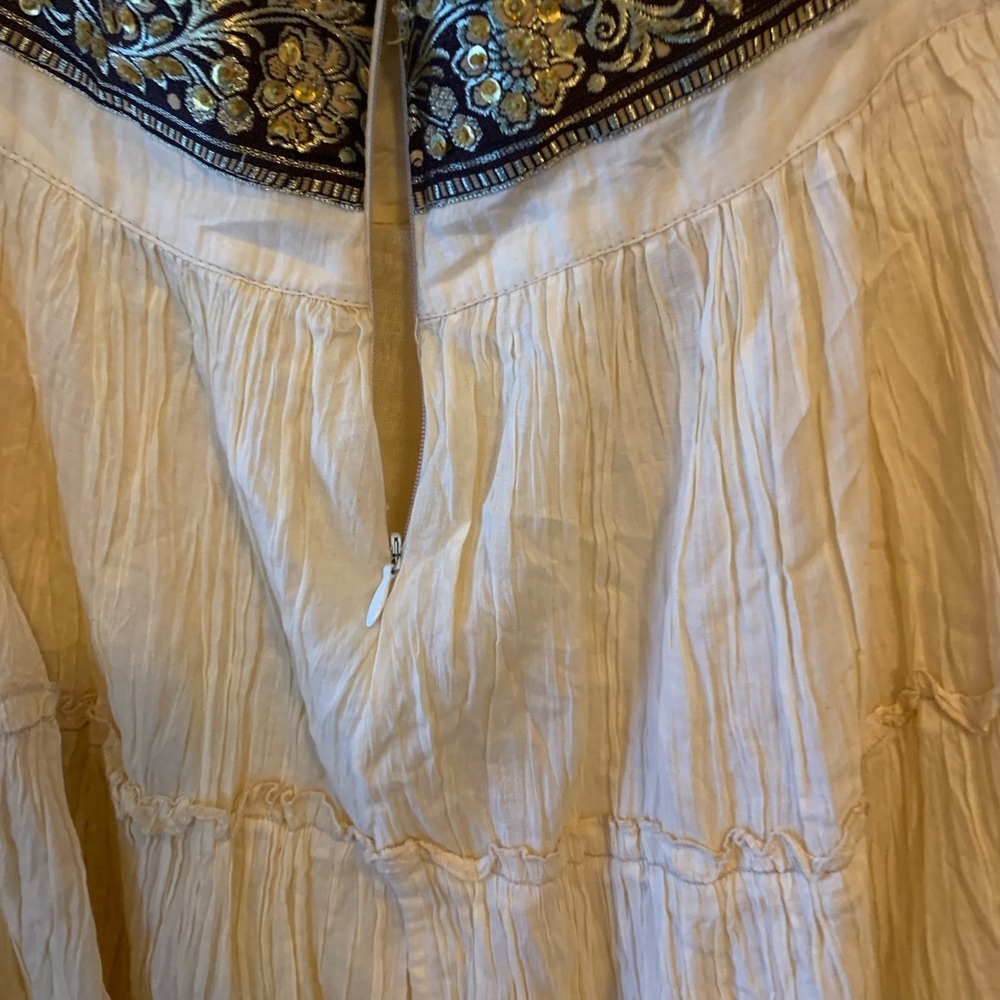 Elegant Cream Skirt with Embroidered Waistband - Picture 6 of 8